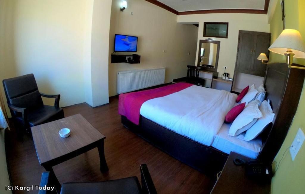 Hotel Zojila Residency Kargil Esterno foto