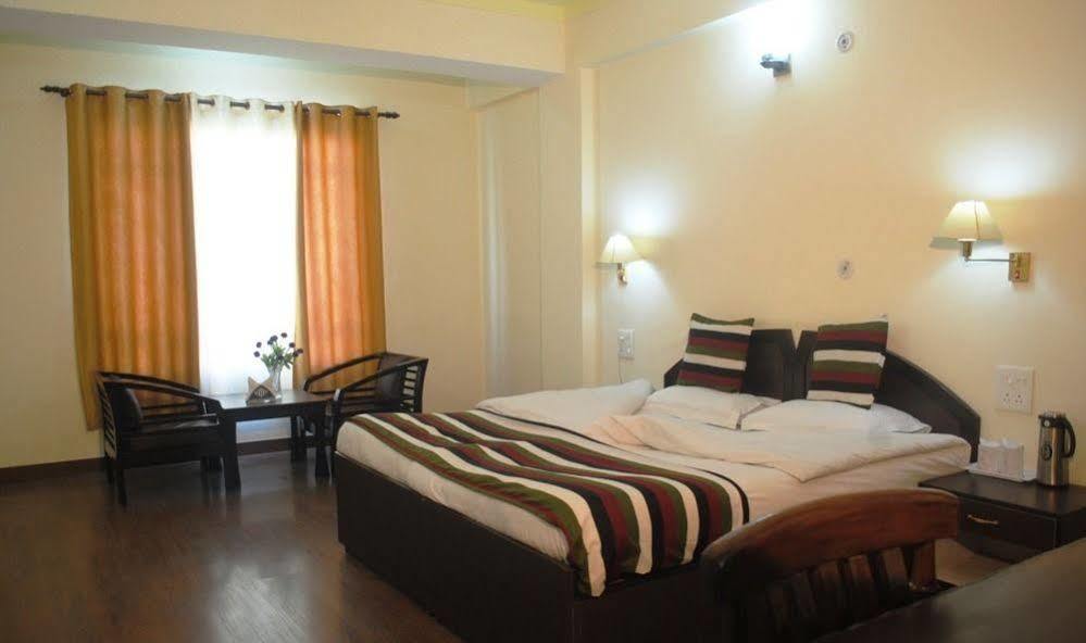 Hotel Zojila Residency Kargil Esterno foto